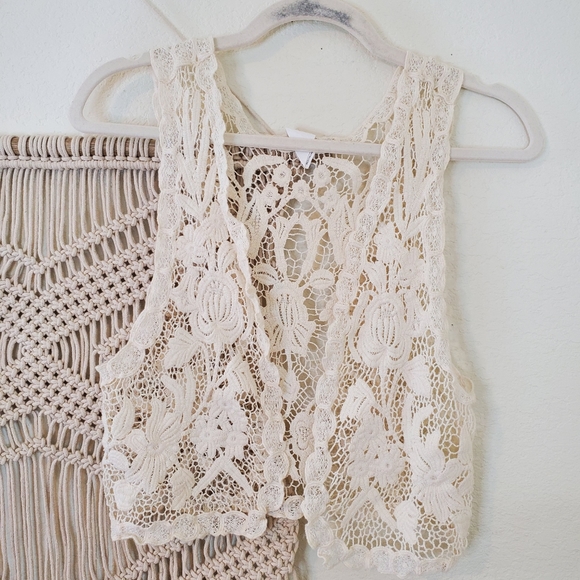 Express Tops - EXPRESS Retro Crochet Vest! Size Medium.